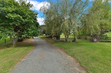 Photo of property in 39 Crosland Road, South Head, Helensville, 0874