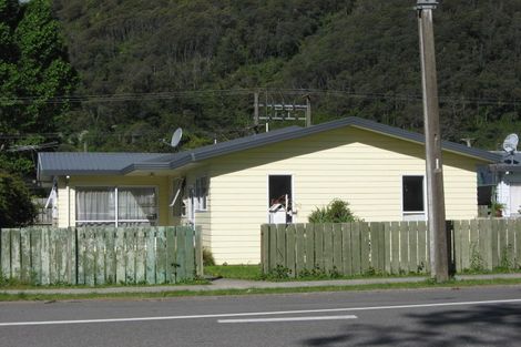 Photo of property in 16a Nelson Square, Picton, 7220
