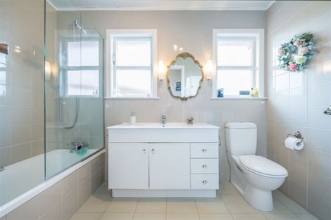 Photo of property in 18 Magnolia Grove, Maungaraki, Lower Hutt, 5010