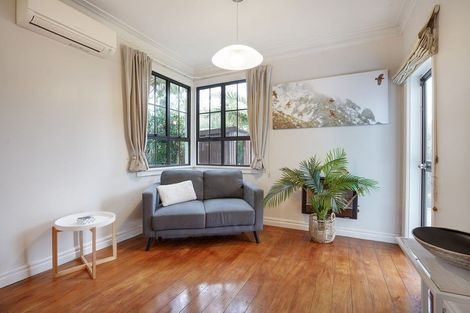 Photo of property in 6 Centennial Drive, Hokowhitu, Palmerston North, 4410