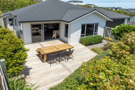 Photo of property in 15 Belize Grove, Grenada Village, Wellington, 6037