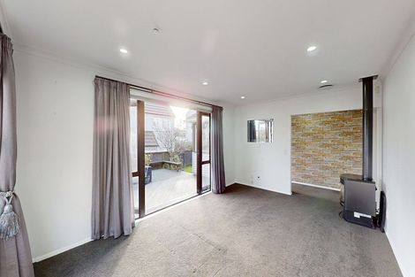 Photo of property in 14c Bracken Road, Newlands, Wellington, 6037