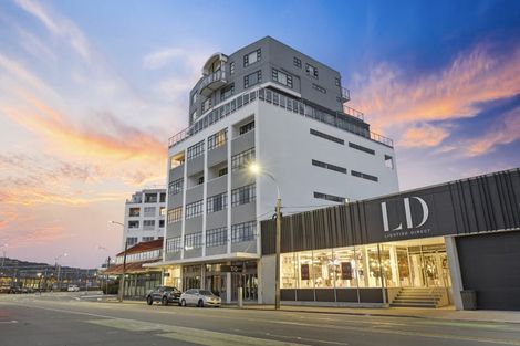 Photo of property in Endeavour Apartments, 1/125 Thorndon Quay, Pipitea, Wellington, 6011