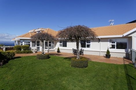 Photo of property in 2 Krissell Place, Acacia Bay, Taupo, 3330