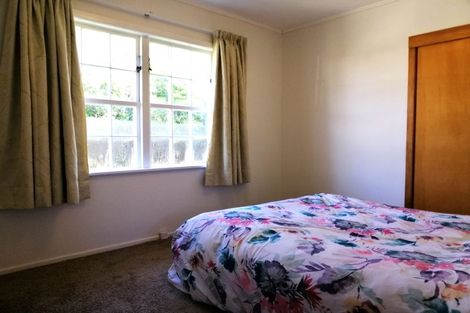Photo of property in 37 Stewart Drive, Newlands, Wellington, 6037