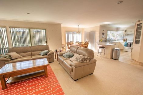 Photo of property in 120 Evans Road, Papamoa Beach, Papamoa, 3118