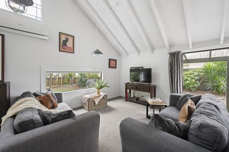 Photo of property in 69 Lipscombe Crescent, Havelock North, 4130