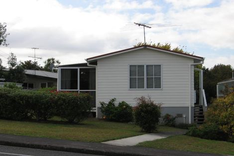 Photo of property in 1/2 Butterworth Drive, Glendene, Auckland, 0602