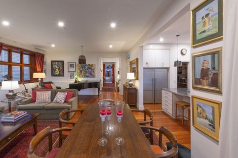 Photo of property in 19 Lower North Terrace, Kelburn, Wellington, 6012