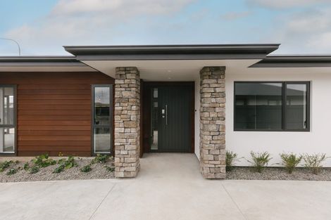 Photo of property in 32 Atlantic Drive, Fitzherbert, Palmerston North, 4410