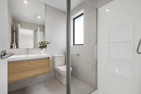 Photo of property in 32 Te Aniwaniwa Terrace, Albany, 0632