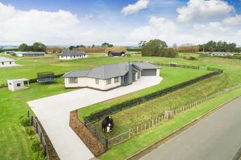 Photo of property in 40 View Road, Halcombe, 4779