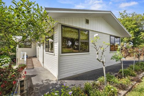 Photo of property in 8 Kauri Road, Birkenhead, Auckland, 0626