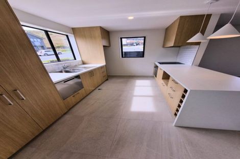 Photo of property in 17 Bee Lane, Whitby, Porirua, 5024