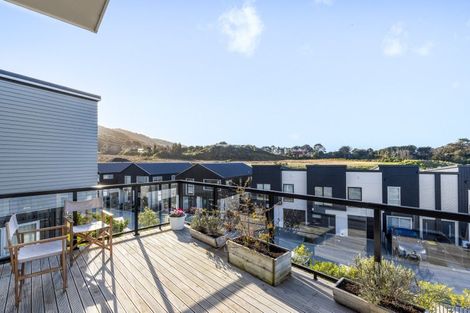 Photo of property in 32 Hokioi Drive, Kenepuru, Porirua, 5022