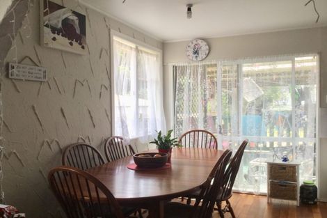 Photo of property in 15 Albert Road, Kelston, Auckland, 0602