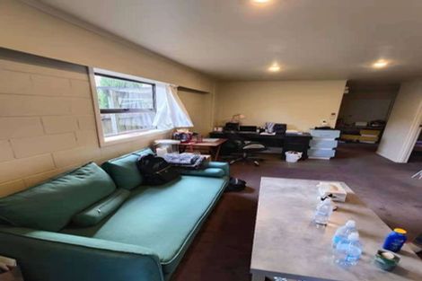 Photo of property in 1/3 Sunset Road, Totara Vale, Auckland, 0632