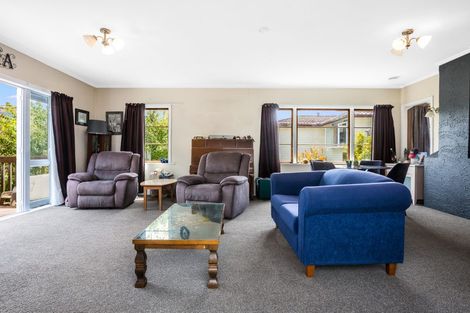 Photo of property in 16 Raroa Terrace, Tawa, Wellington, 5028