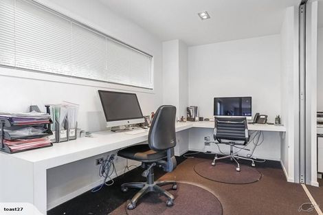 Photo of property in 2/27 Taharoto Road, Takapuna, Auckland, 0622