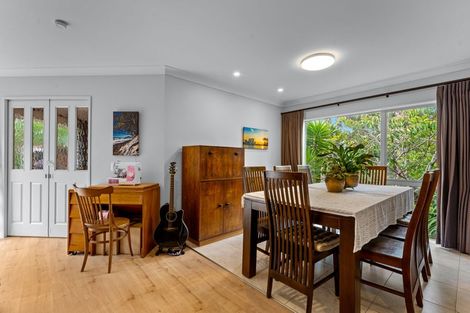 Photo of property in 12 Stonedge Lane, Rosedale, Auckland, 0632
