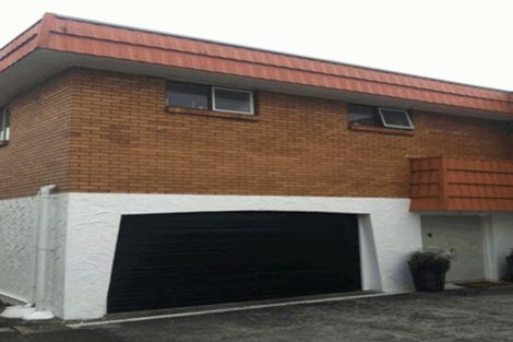 Photo of property in 2/75 Cliff View Drive, Green Bay, Auckland, 0604