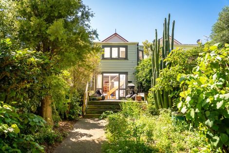 Photo of property in 19 Moir Street, Mount Victoria, Wellington, 6011