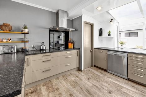 Photo of property in 14 Kowhai Street, Inglewood, 4330