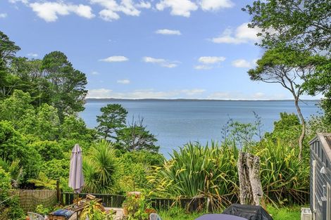 Photo of property in 8 Kauri Point Road, Laingholm, Auckland, 0604