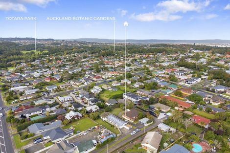 Photo of property in 27 Orams Road, Hillpark, Auckland, 2102