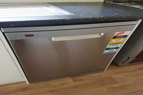 Photo of property in 2/16 Redwood Avenue, Tawa, Wellington, 5028