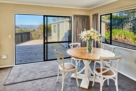 Photo of property in 3 Makora Grove, Paremata, Porirua, 5024