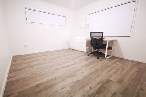 Photo of property in 28 Claverdon Drive, Massey, Auckland, 0614