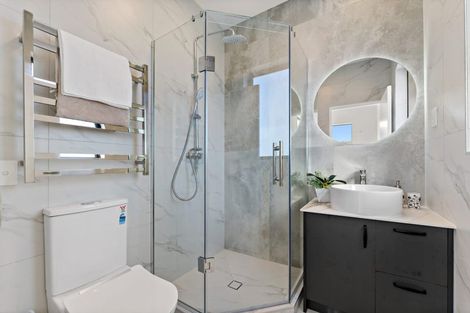 Photo of property in 20 Mara Way, Sunnyvale, Auckland, 0612