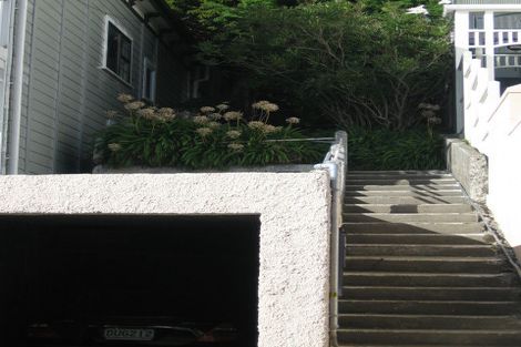 Photo of property in 27 The Crescent, Roseneath, Wellington, 6011