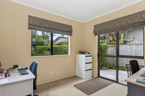 Photo of property in 10 Piha Close, Papamoa Beach, Papamoa, 3118