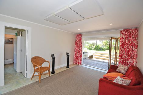 Photo of property in 1 Penguin Street, Leigh, 0985