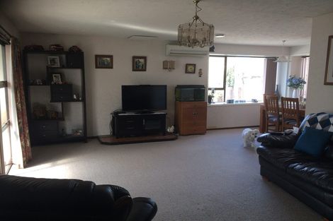 Photo of property in 2/119a Prestons Road, Redwood, Christchurch, 8051