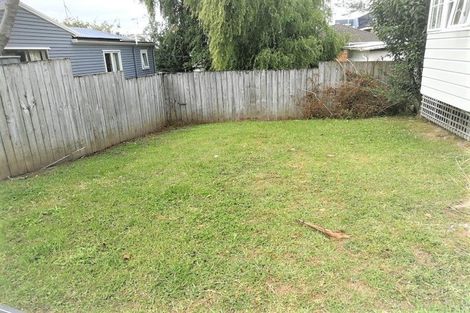 Photo of property in 2/7 Bruce Road, Glenfield, Auckland, 0629