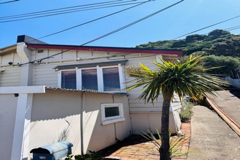 Photo of property in 180 Sutherland Road, Lyall Bay, Wellington, 6022