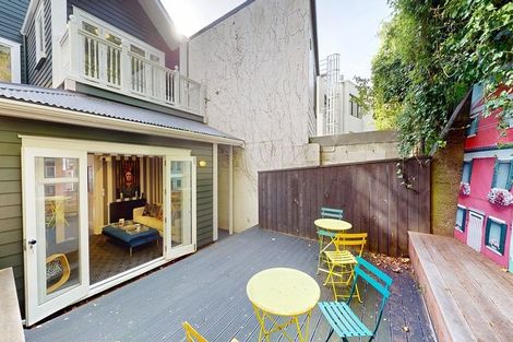 Photo of property in 322 Oriental Parade, Oriental Bay, Wellington, 6011