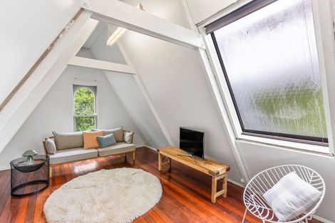 Photo of property in 64 Ranui Crescent, Khandallah, Wellington, 6035