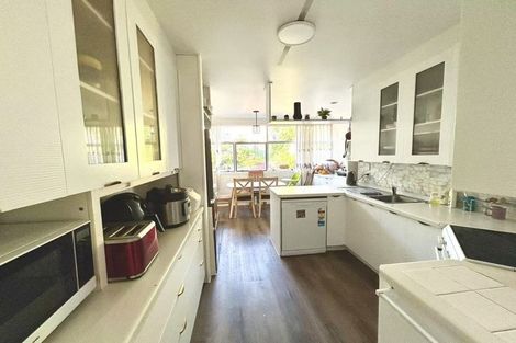 Photo of property in 76 Onewa Road, Northcote Point, Auckland, 0627