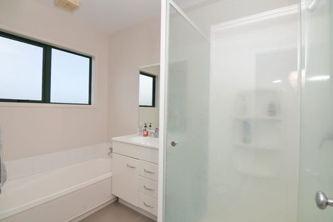 Photo of property in 6a Sunhaven Drive, Newlands, Wellington, 6037