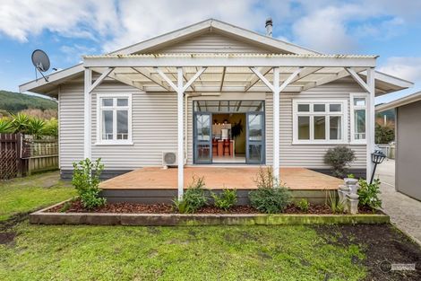 Photo of property in 1/125 Upper Fitzherbert Road, Wainuiomata, Lower Hutt, 5373