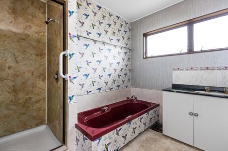 Photo of property in 11 Deakin Place, Clive, 4102