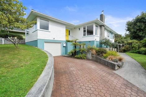 Photo of property in 53 Saint Johns Terrace, Tawa, Wellington, 5028