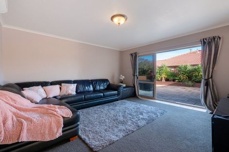 Photo of property in 30 Mcleod Place, Papamoa Beach, Papamoa, 3118