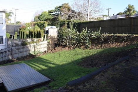 Photo of property in 27 Glenfern Road, Mellons Bay, Auckland, 2014