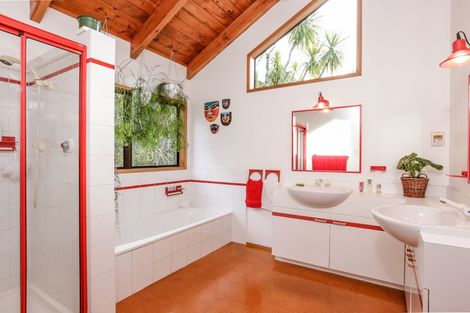 Photo of property in 779a West Coast Road, Oratia, Auckland, 0604