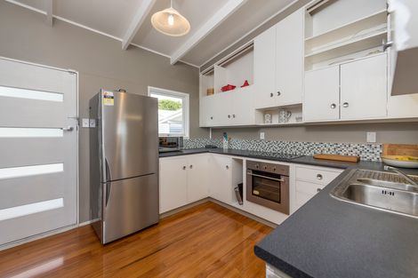 Photo of property in 25 Hand Road, Helensville, 0800